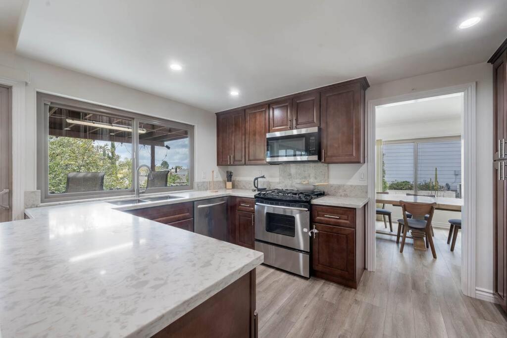 Elm Mountain View Fire Pit, Quiet And Holiday home Los Angeles
